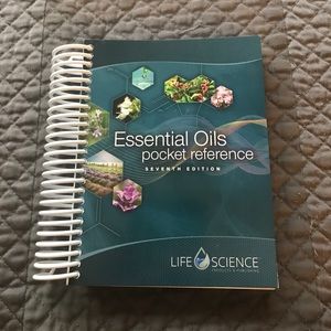 Essential Oils Pocket Reference